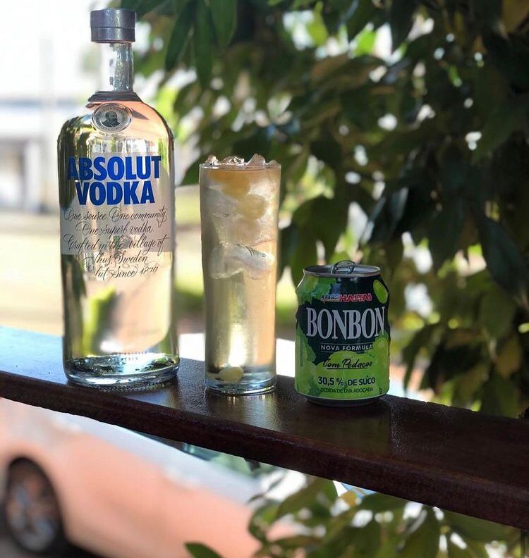 odka Absolut + suquinhos Bonbon com pedaços da fruta! - DaCidadeShop