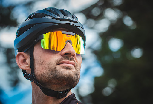 Óculos de sol e capacete  - DaCidadeShop